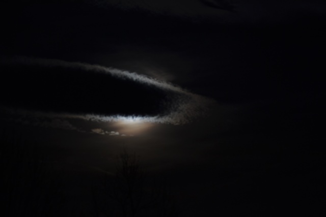 Luna za oblakom.jpg